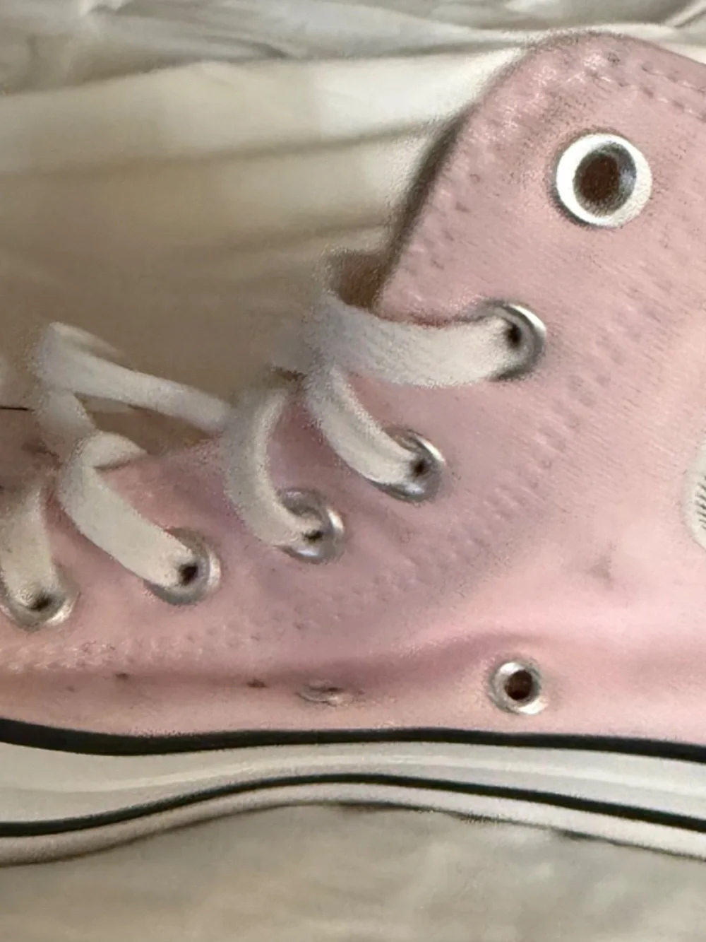 Sneakers with no tags ( like new) original Converse